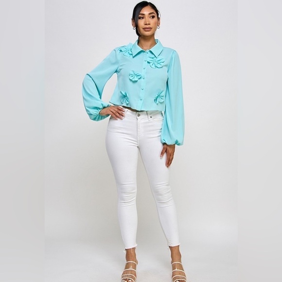 Beautiful Aqua Button Up Top w/Flowers - Picture 2 of 5